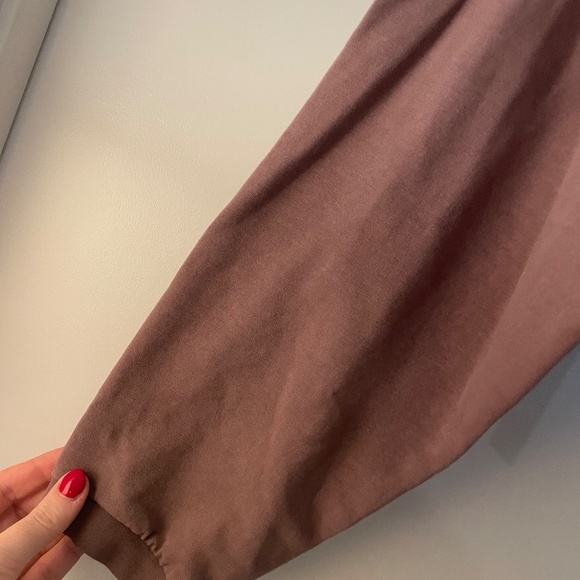 Aritzia The Group By Babaton Region Sweatshirt Cinchable Crew Neck Crop - Picture 4 of 5